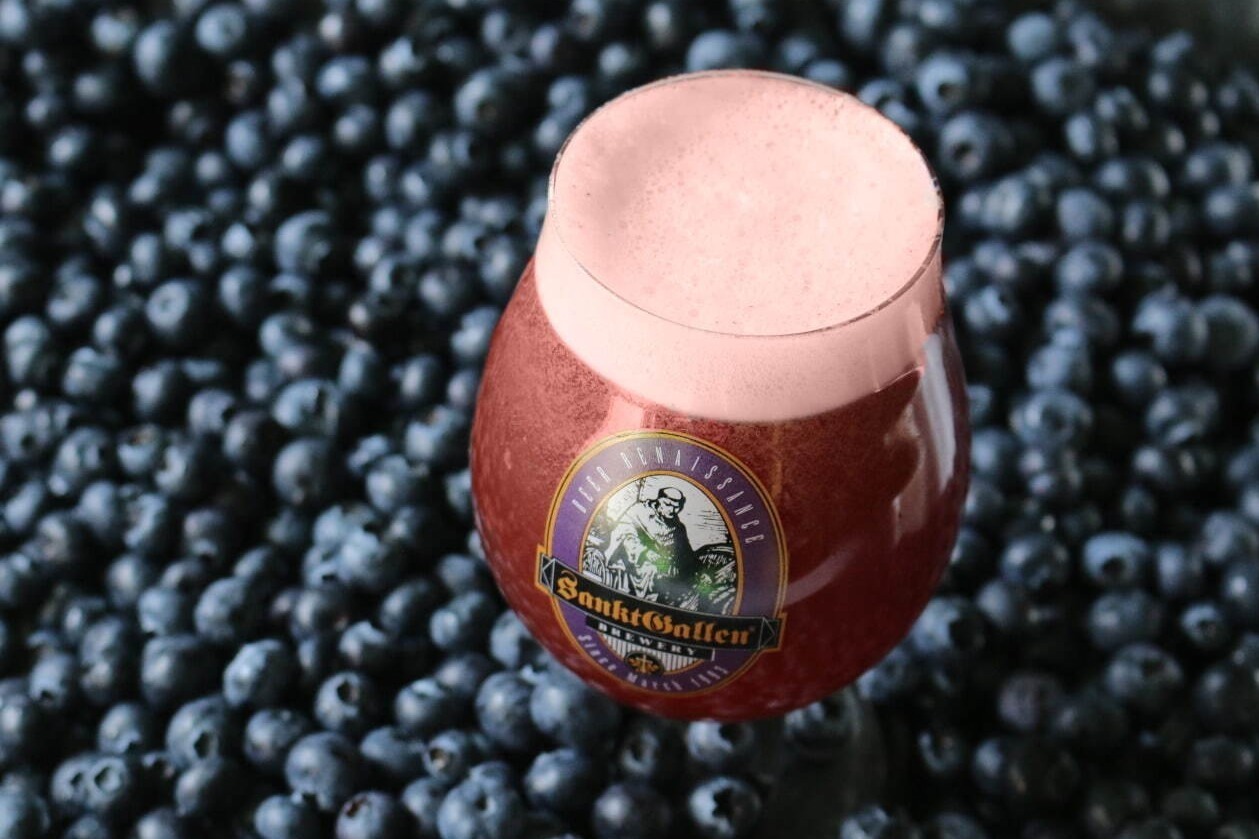 ブルーベリー｜サンクトガーレン限定“ブルーベリー”ビール - フルーティー＆甘酸っぱい味わい、泡まで紫に