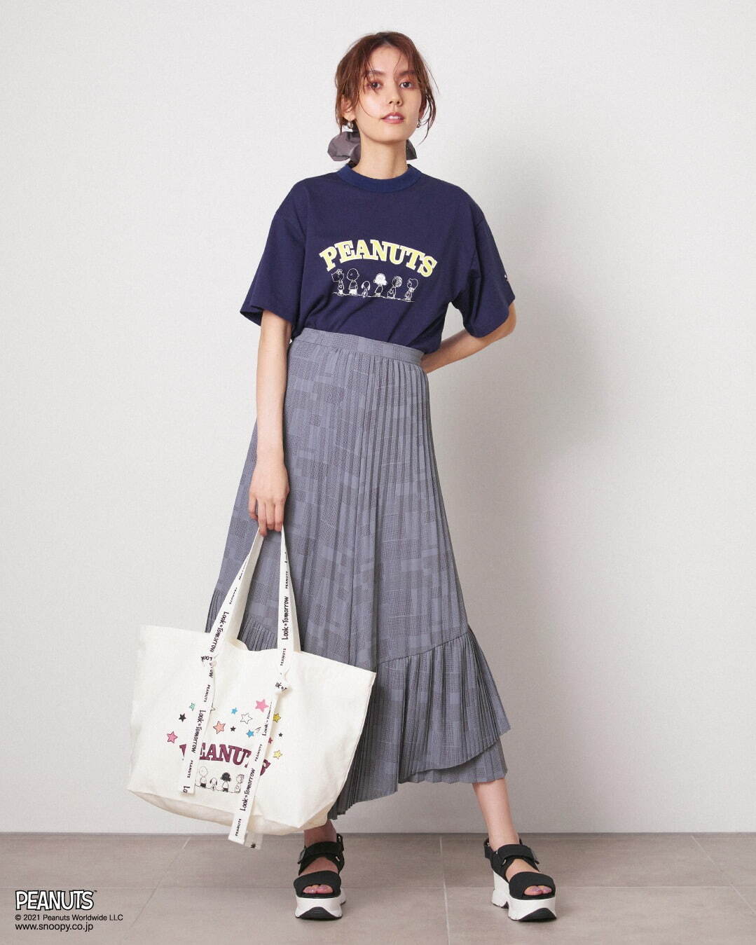 Tシャツ 6,930円、エコバッグ ビッグ 4,950円