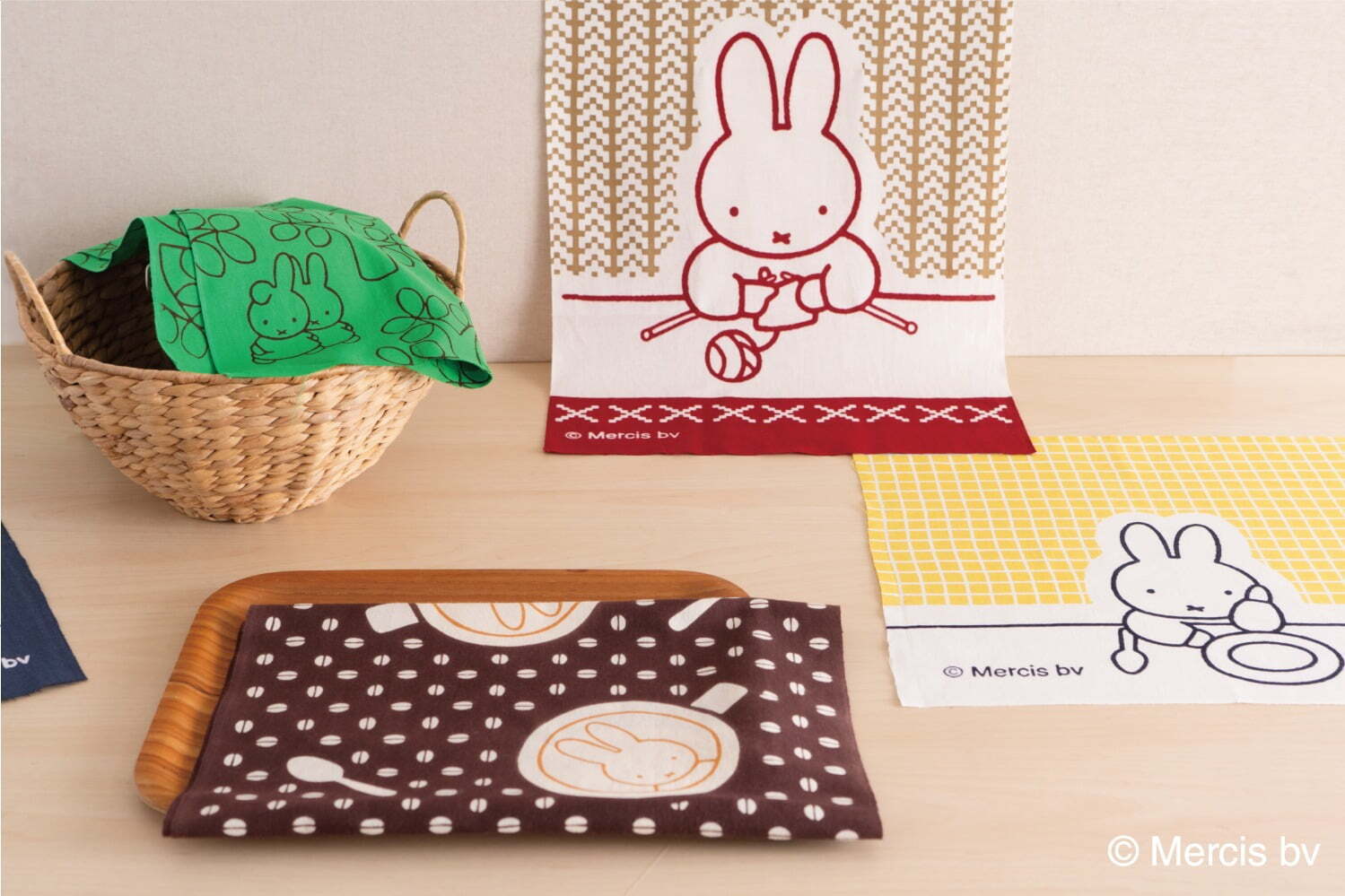 ミッフィー×手ぬぐい専門店「かまわぬ」“レトロかわいい”チェック柄手ぬぐいなどコラボ第2弾 - ファッションプレス