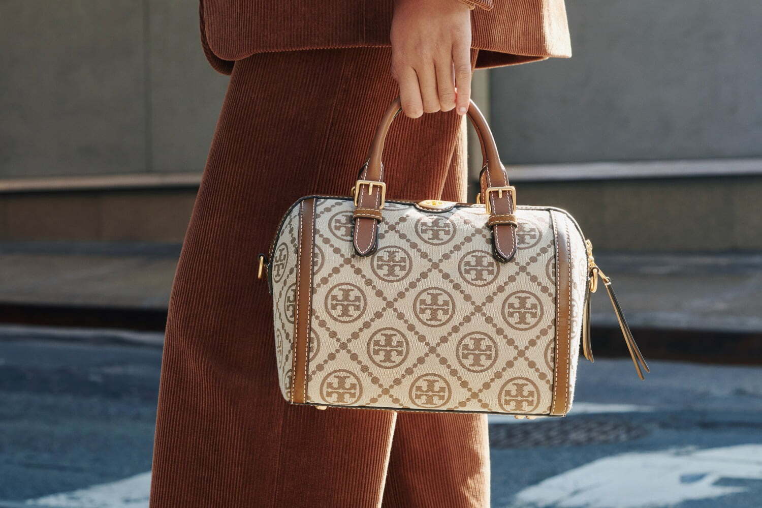 TORY BURCH Tモノグラム ジャカード ミニ バレル - ハンドバッグ