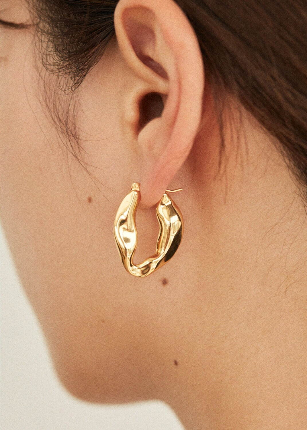 SURFACE SMALL HOOP EARRINGS 7,800円