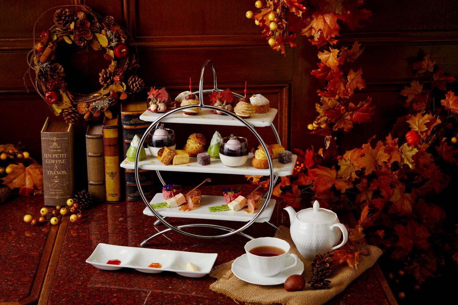 ロイヤルパークホテルの秋アフタヌーンティー＆スイーツ、贅沢モンブランや栗タルトパフェなど