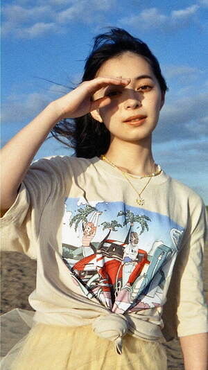 ウィンダンシー ヨシフクホノカのtシャツやパーカー エモい女の子 イラストを配して ファッションプレス