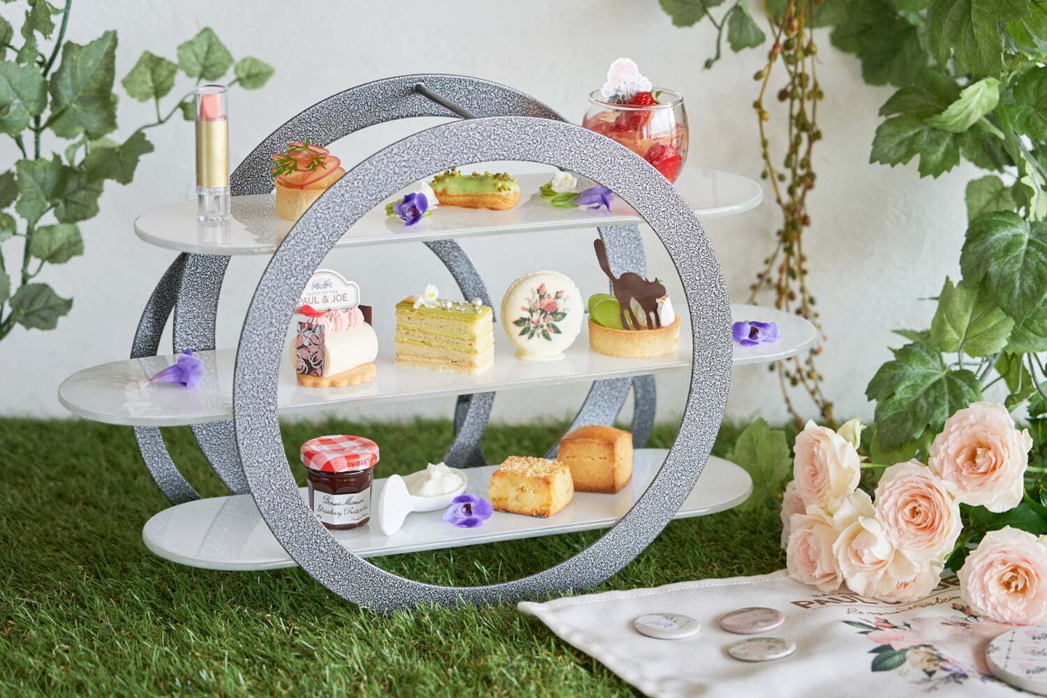 ポール & ジョーのコラボカフェがヒルトン東京お台場に、猫や花モチーフのアフタヌーンティー