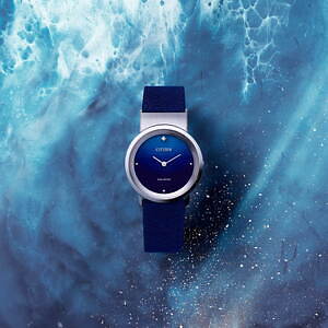 水をイメージした「シチズン  エル」新作腕時計、“光が揺らぐ海底”着想ブルーのグラデーション文字板｜写真1