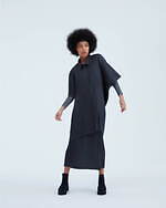 プリーツ プリーズ イッセイ ミヤケ“ニュアンスカラー”の21年秋新作、大胆な花柄のトップスやワンピ｜写真5