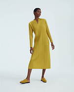 プリーツ プリーズ イッセイ ミヤケ“ニュアンスカラー”の21年秋新作、大胆な花柄のトップスやワンピ｜写真6