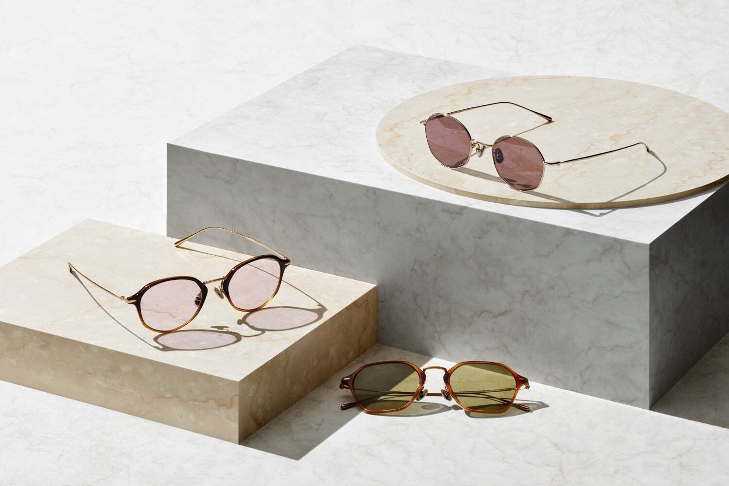 JINS「ジンズ アンド サン」“イチゴ”＆“コマ”型サングラスから秋冬の新作が登場