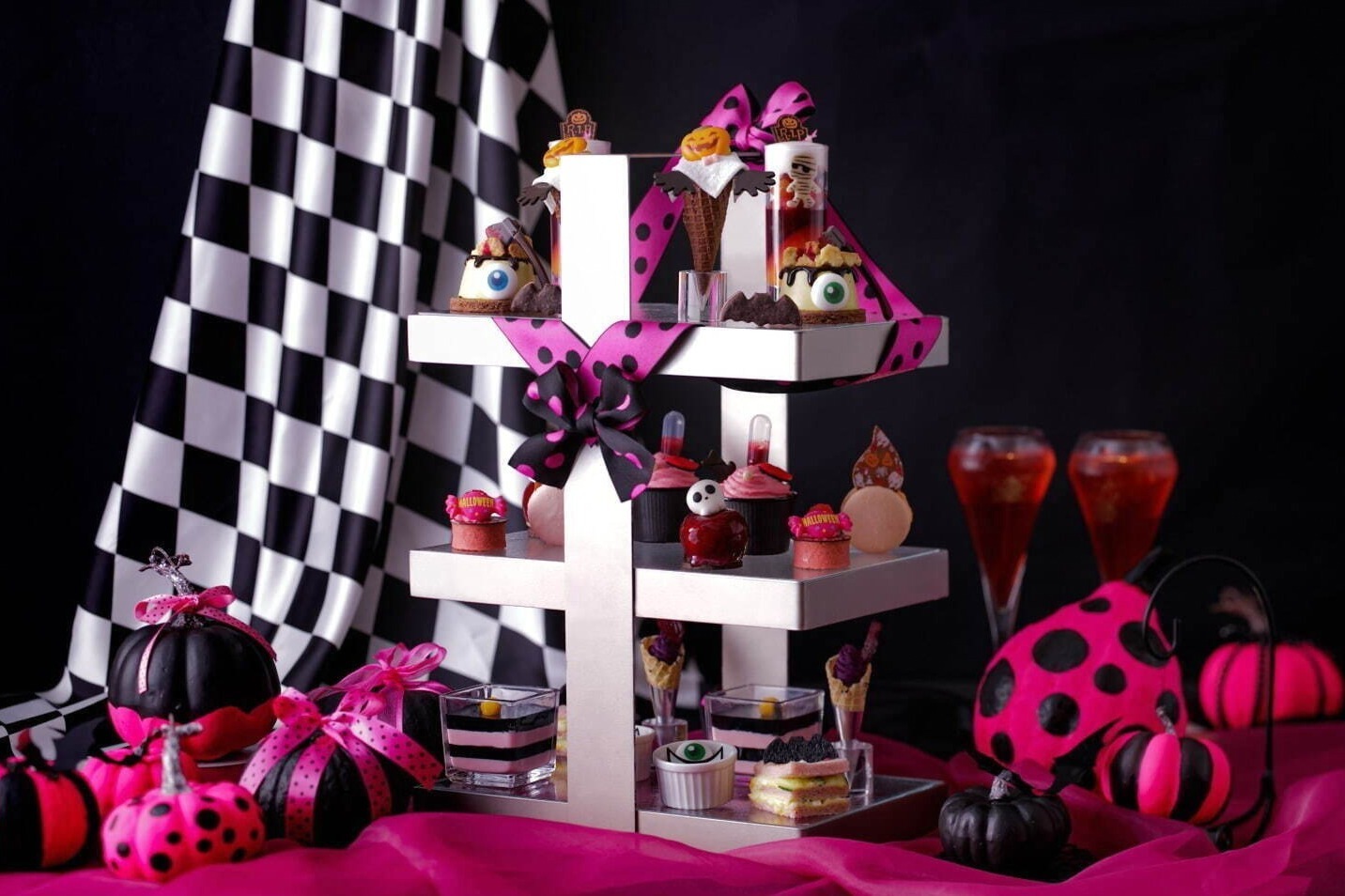 ANAクラウンプラザホテル大阪"ピンク ハロウィン"アフタヌーンティー、毒りんご風ムースなど