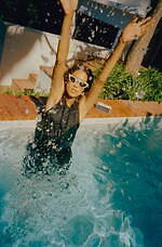 マーシャルのポータブルスピーカー「エンバートン」に新色“クリーム”が登場｜写真9