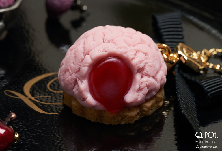 Q-pot.×Poppy“脳みそ”で表現したケーキのアクセサリーや“眼球”ネックレスなど｜写真61