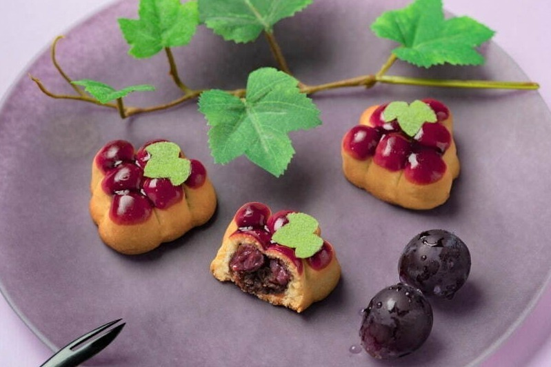 和菓子｜“まるで摘みたてぶどう”ジューシーぶどう餡の和スイーツ「摘み果 葡萄」京菓子處 鼓月から