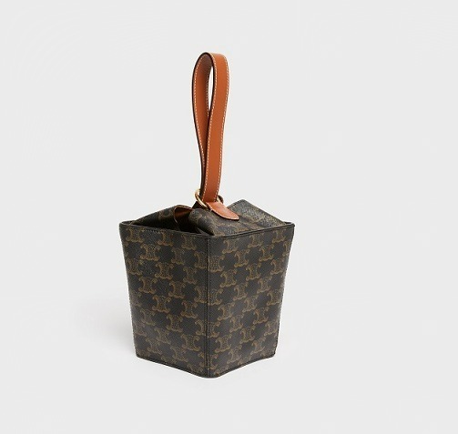 セリーヌの新作バッグ「ストラップボックス」トリオンフキャンバス 
