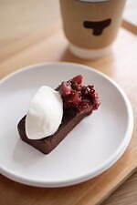 トラヤあんスタンドの秋限定スイーツ、和栗のあんパフェ＆“プチプチ食感”いちじくコンポートのフォンダン｜写真5