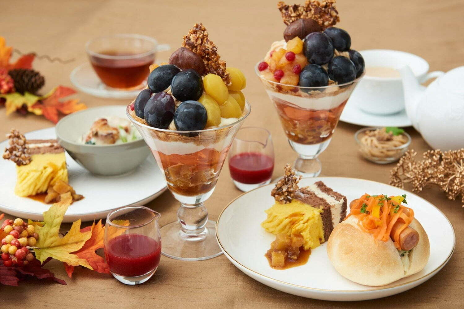 アフタヌーンティー ティールーム 秋の贅沢ティーコース 栗と巨峰の限定パフェ 飲み放題 の紅茶 ファッションプレス