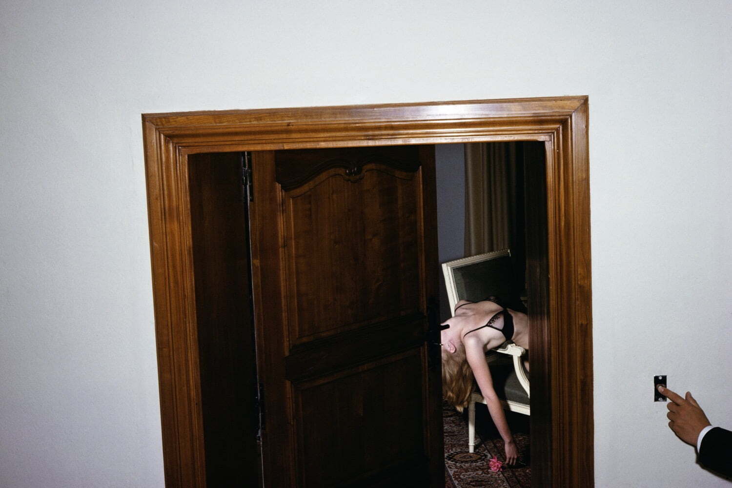 フランスを代表するファッション写真家、ギイ・ブルダンの展覧会がシャネル・ネクサス・ホールで開催