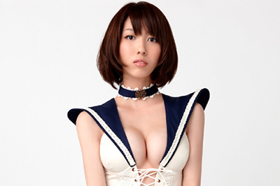 羞恥心とエロティシズムの境界線、写真家・須﨑祐次のコスプレ写真展