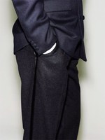 kolor(カラー)のスーツラインより、エレガントな新作タキシードやコートが登場｜写真3