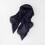 ジョルジオ・アルマーニが愛する“ネイビー＆カシミア”のコレクション、オンオフで使えるコートやニット｜写真6