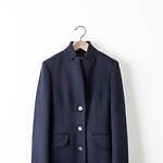 ジョルジオ・アルマーニが愛する“ネイビー＆カシミア”のコレクション、オンオフで使えるコートやニット｜写真2