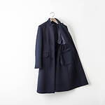 ジョルジオ・アルマーニが愛する“ネイビー＆カシミア”のコレクション、オンオフで使えるコートやニット｜写真4