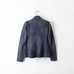 ジョルジオ・アルマーニが愛する“ネイビー＆カシミア”のコレクション、オンオフで使えるコートやニット｜写真14