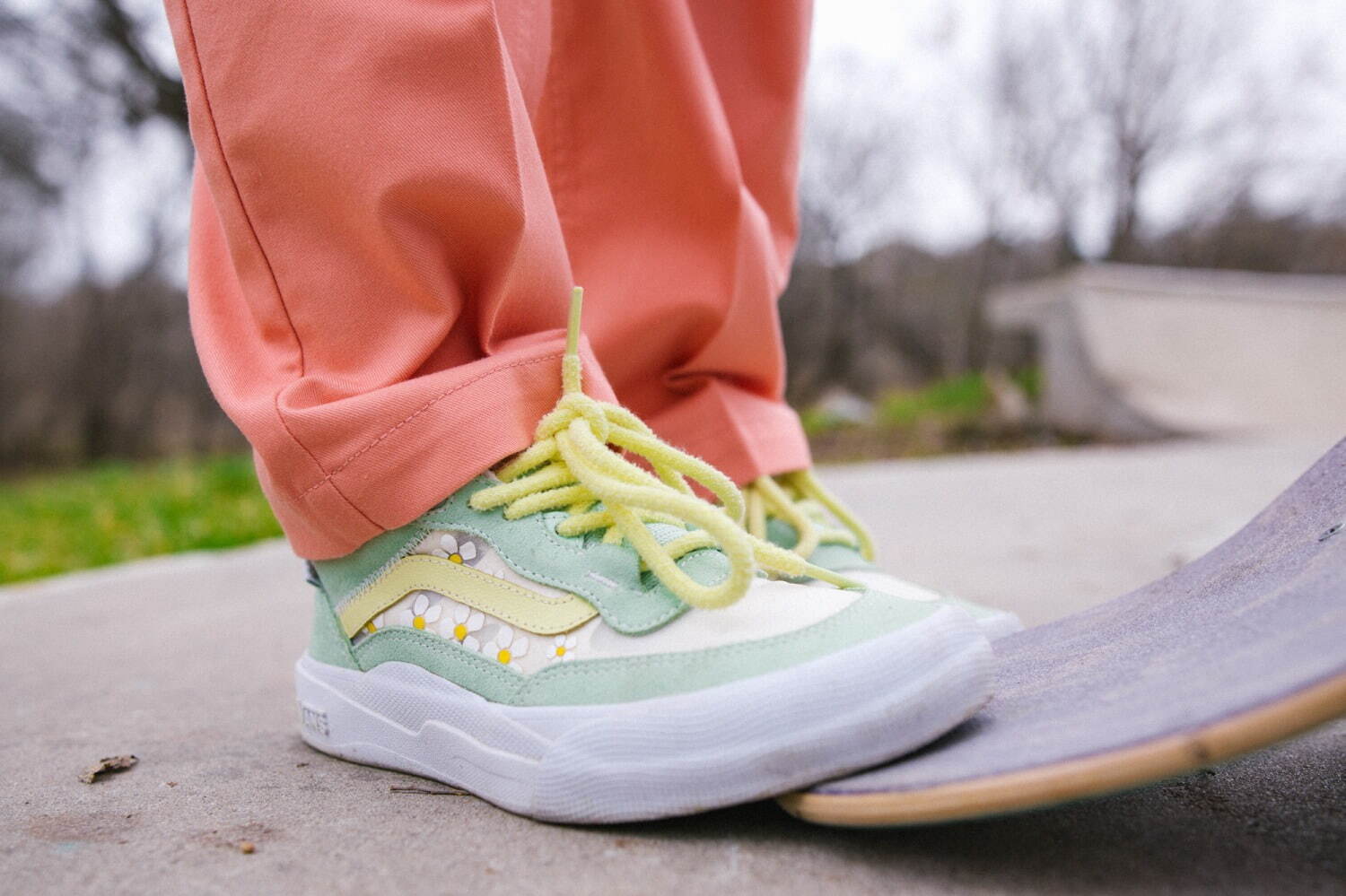 ヴァンズ(VANS) デイジー柄｜写真2