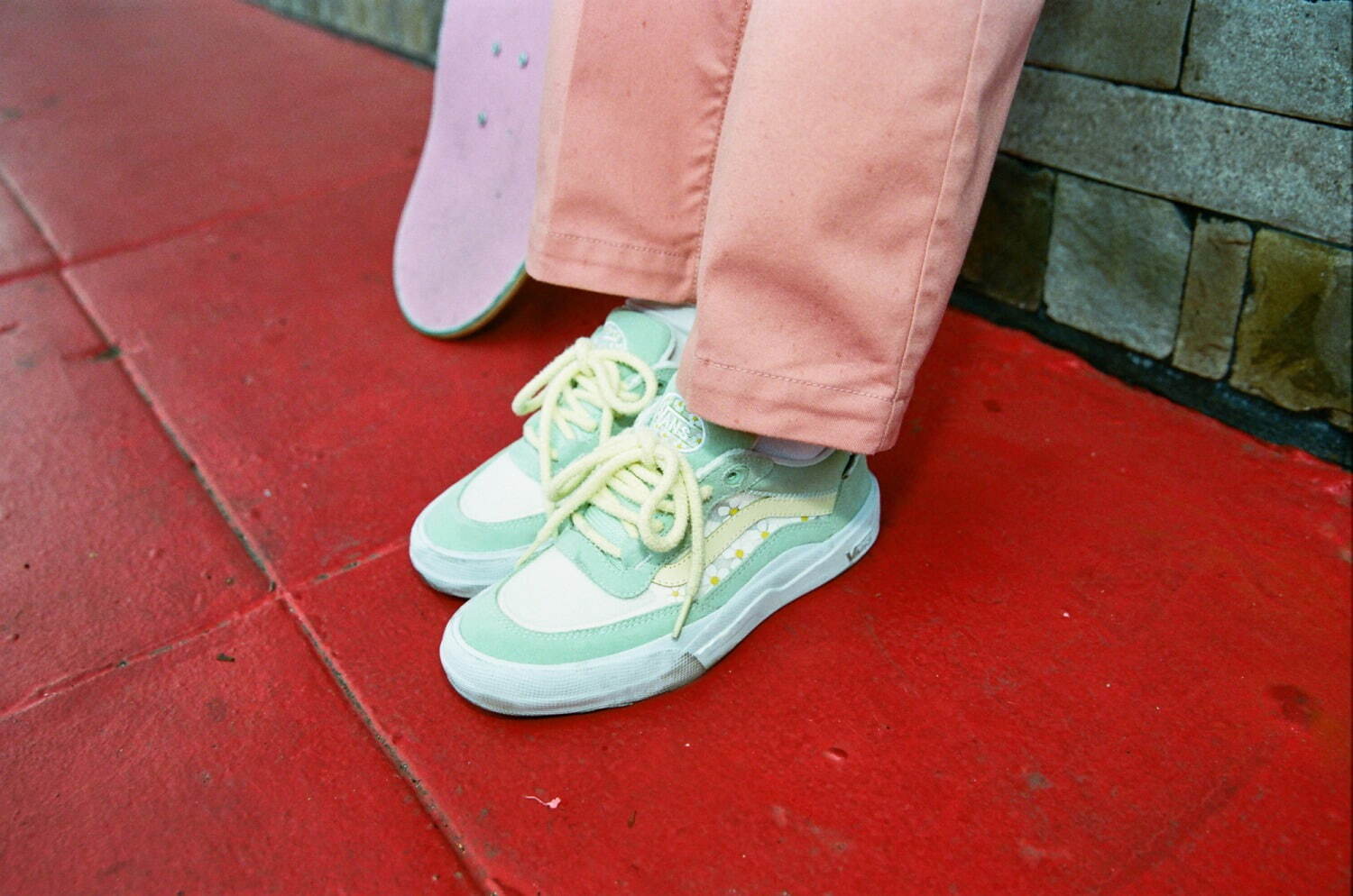 ヴァンズ(VANS) デイジー柄｜写真20