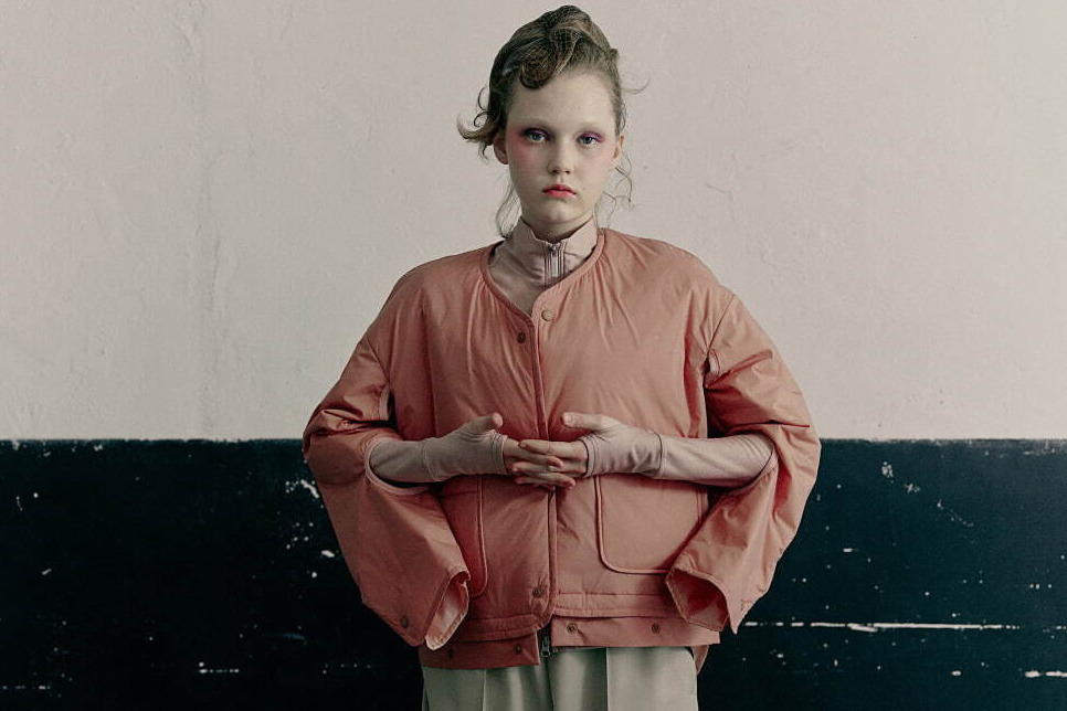 ウジョー×ダンスキン“アプリコットカラー”の軽量ジャケットやスリット入りシャツワンピース