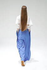 サポートサーフェス 2022年春夏コレクション、包み込むようなしなやかさと凛とした強さ｜写真3