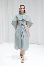 サポートサーフェス 2022年春夏コレクション、包み込むようなしなやかさと凛とした強さ｜写真17