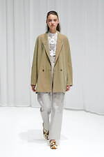 サポートサーフェス 2022年春夏コレクション、包み込むようなしなやかさと凛とした強さ｜写真27