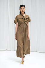 サポートサーフェス 2022年春夏コレクション、包み込むようなしなやかさと凛とした強さ｜写真29