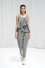 サポートサーフェス 2022年春夏コレクション、包み込むようなしなやかさと凛とした強さ｜写真31