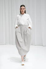 サポートサーフェス 2022年春夏コレクション、包み込むようなしなやかさと凛とした強さ｜写真34