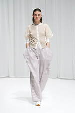 サポートサーフェス 2022年春夏コレクション、包み込むようなしなやかさと凛とした強さ｜写真50