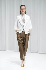 サポートサーフェス 2022年春夏コレクション、包み込むようなしなやかさと凛とした強さ｜写真53