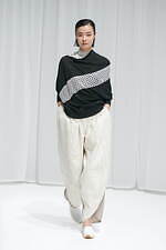 サポートサーフェス 2022年春夏コレクション、包み込むようなしなやかさと凛とした強さ｜写真58