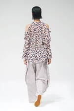 サポートサーフェス 2022年春夏コレクション、包み込むようなしなやかさと凛とした強さ｜写真93