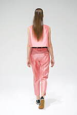 サポートサーフェス 2022年春夏コレクション、包み込むようなしなやかさと凛とした強さ｜写真97