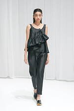 サポートサーフェス 2022年春夏コレクション、包み込むようなしなやかさと凛とした強さ｜写真98