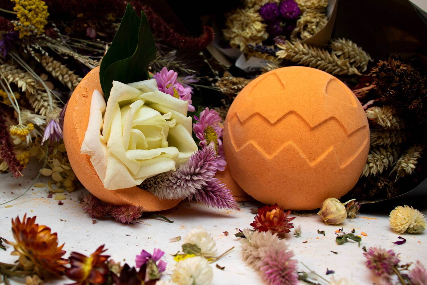 ラッシュのハロウィン限定バスグッズ、“パンプキン”バスボムや