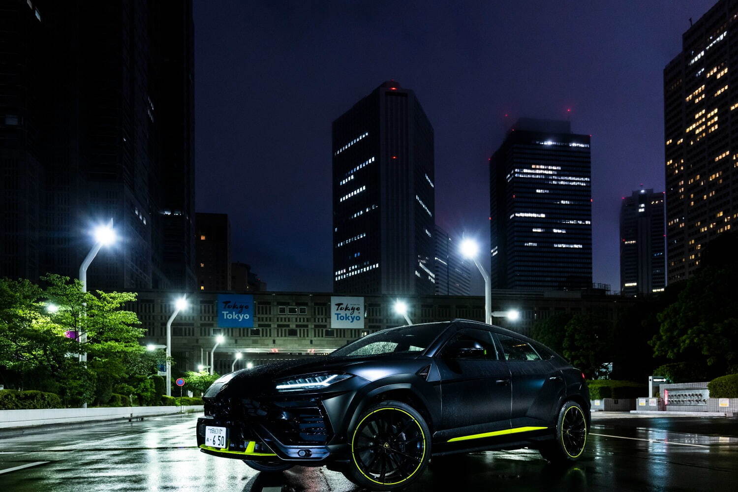 ランボルギーニのスーパースポーツカー“東京の夜景”を彩る大胆かつ鮮やかなカラー、洗練マットなスーパーSUVも｜写真3
