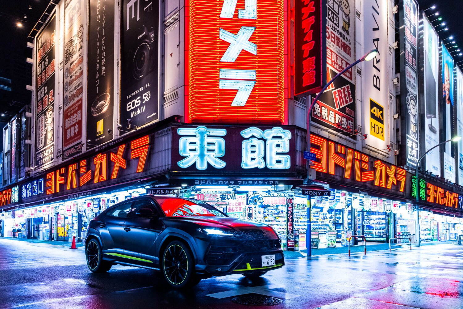 ランボルギーニのスーパースポーツカー“東京の夜景”を彩る大胆かつ鮮やかなカラー、洗練マットなスーパーSUVも｜写真4