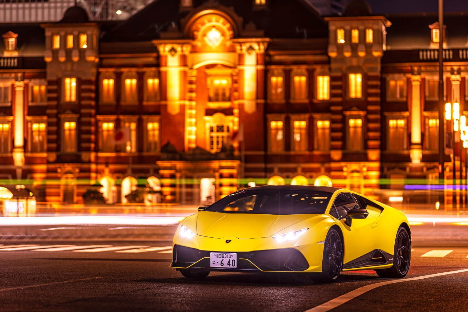 ランボルギーニのスーパースポーツカー“東京の夜景”を彩る大胆かつ鮮やかなカラー、洗練マットなスーパーSUVも｜写真6