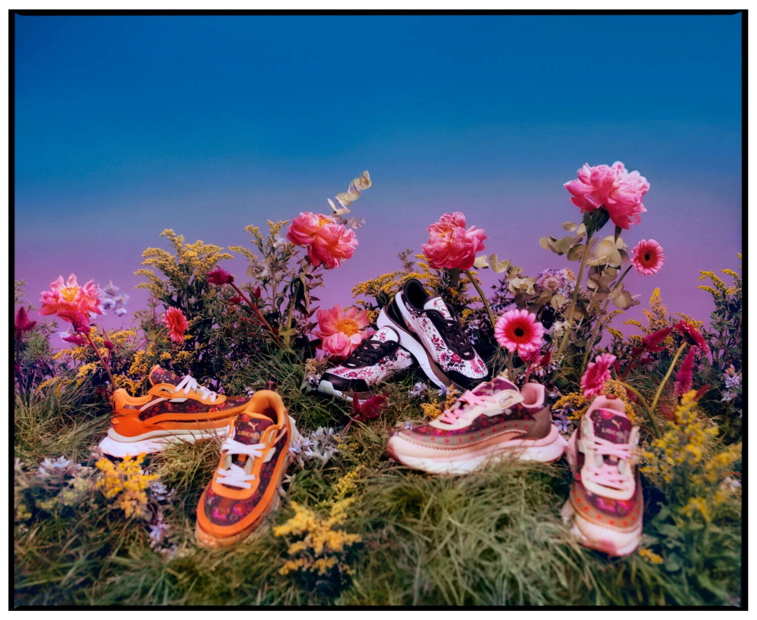 プーマ×リバティの限定スニーカー“花柄”や“宝石のような植物”刺繍、Tシャツ＆バッグも｜写真84
