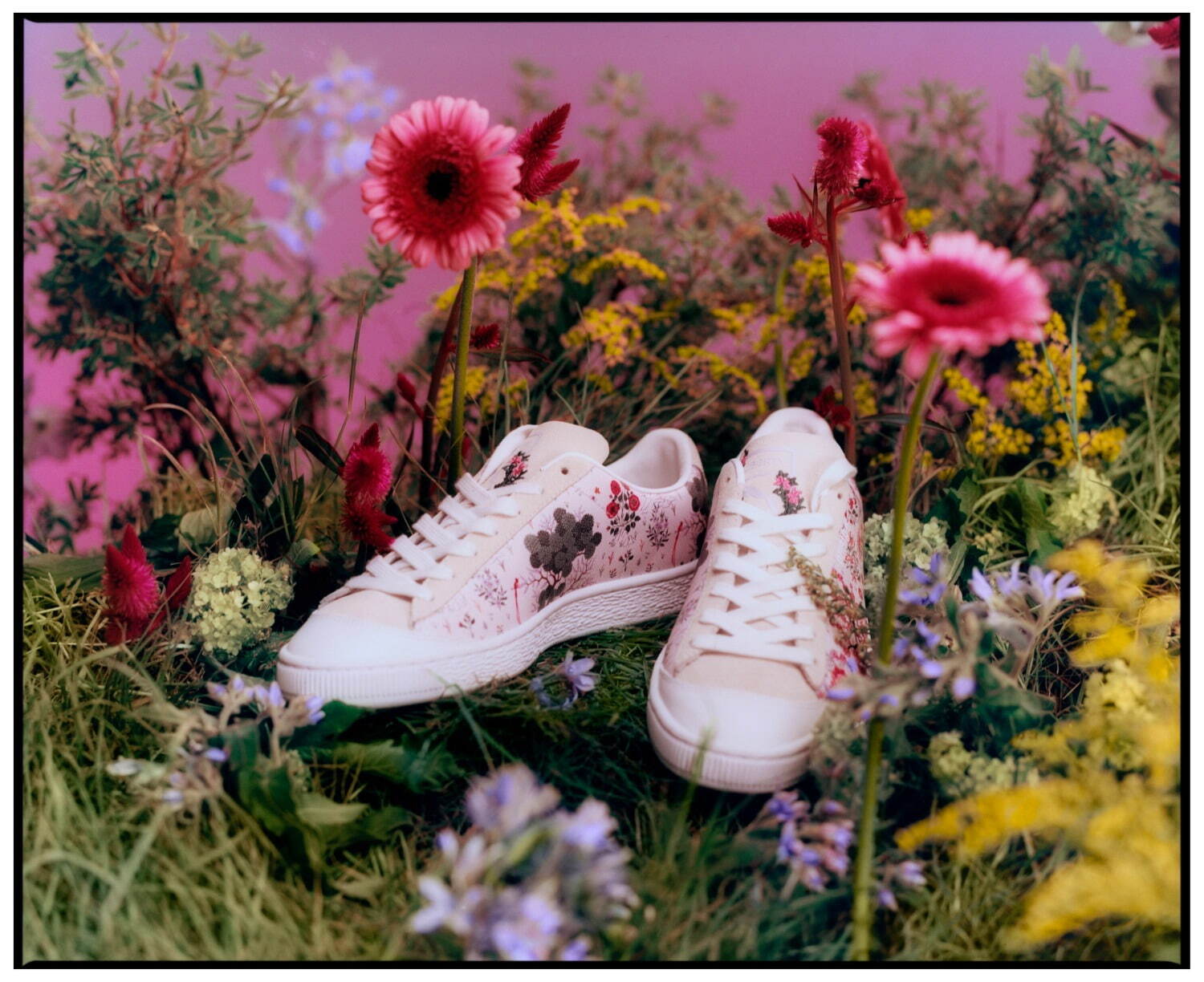 プーマ×リバティの限定スニーカー“花柄”や“宝石のような植物”刺繍、Tシャツ＆バッグも｜写真85