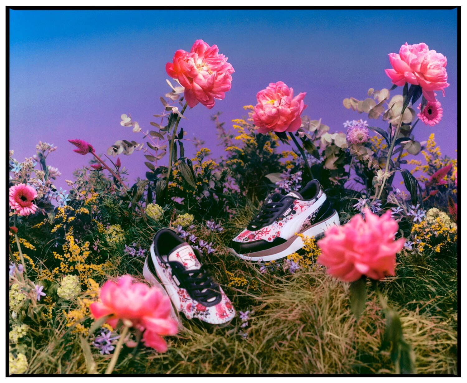 プーマ×リバティの限定スニーカー“花柄”や“宝石のような植物”刺繍、Tシャツ＆バッグも｜写真88