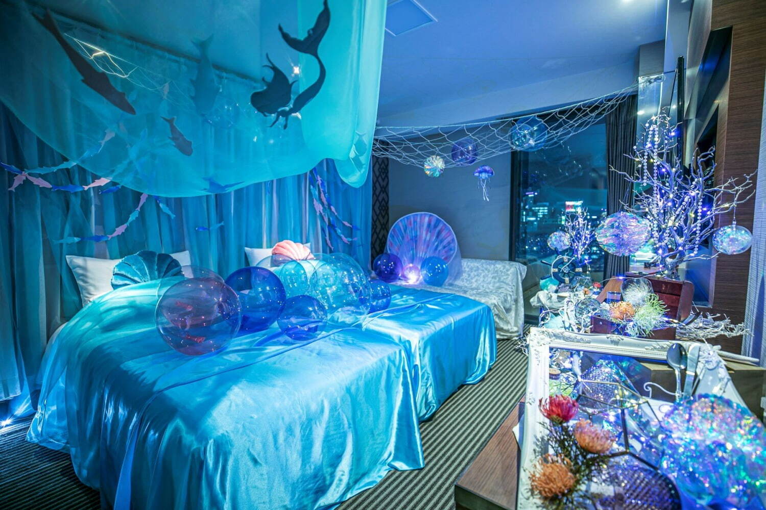 童話『人魚姫』の世界に入り込む“コバルトブルー”の宿泊ルーム、ストリングスホテル 名古屋に｜写真1