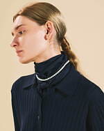 ジョン スメドレー“ニットと楽しむ”新作シルクスカーフ、ブラック＆ネイビーの上品なじませカラー｜写真5